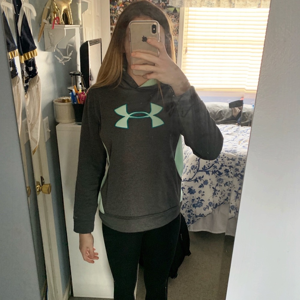 Under Armor Sweatshirt